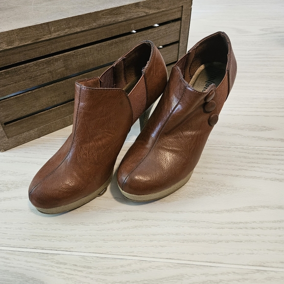 Unlisted Rust Colored Faux Leather Slip on Booties, high heeled, size 8 - Picture 3 of 8